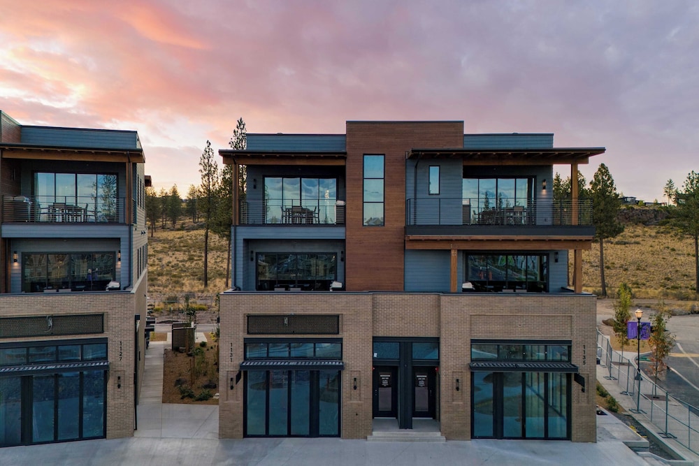 2 Units Minutes to Downtown Bend Hot Tub 1208 Skyline Ranch by Avantstay