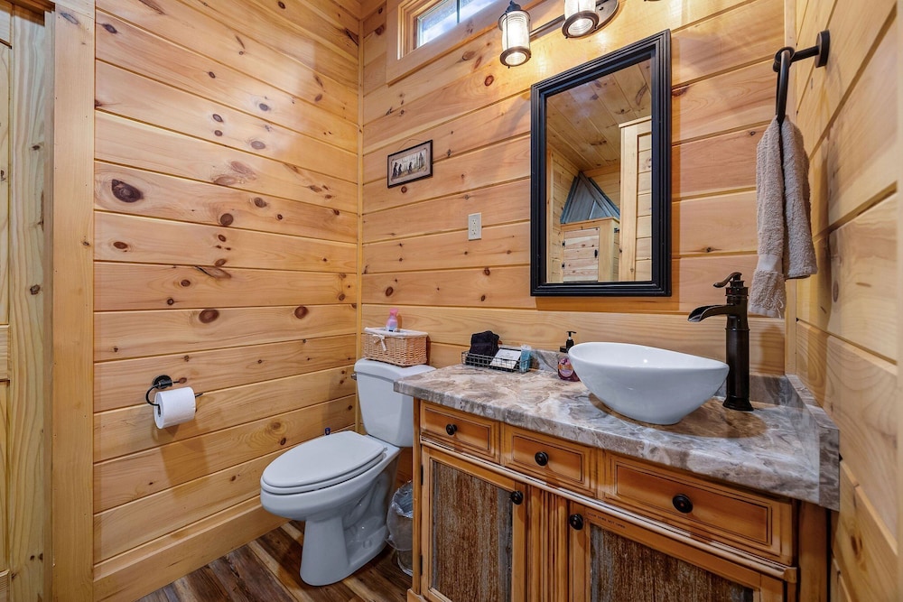 The Homestead 2 Bedroom Cabin