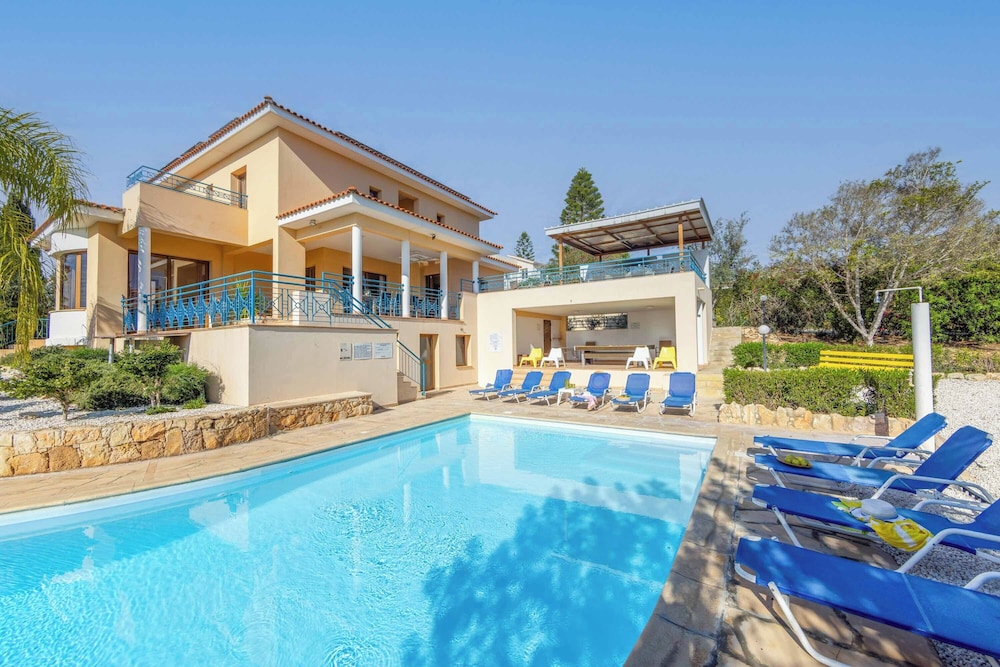 Apollon Zeus Villa