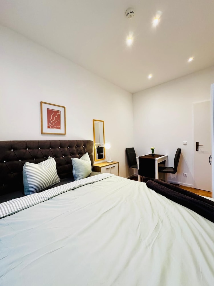 Lovely 4BR Apt Near Kaufpark Alterlaa