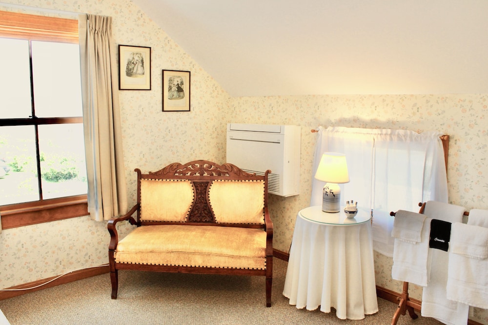 Rose Farm Inn