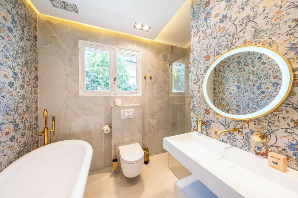 Superb Villa With Swimming Pool & Wellness Area