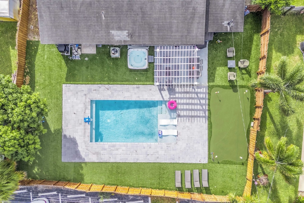 Pool, Hot Tub & Putting Green Near Deerfield Beach Oasis on Fourth by Avantstay