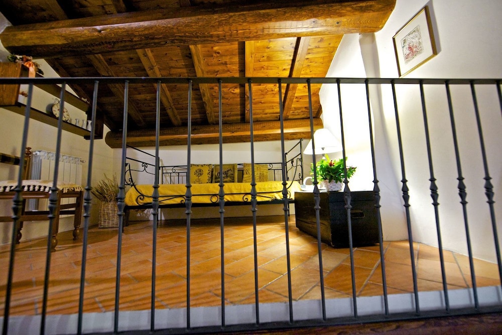 Wonderful private villa for 10 people with private pool, WIFI, TV, terrace, pets allowed and par...