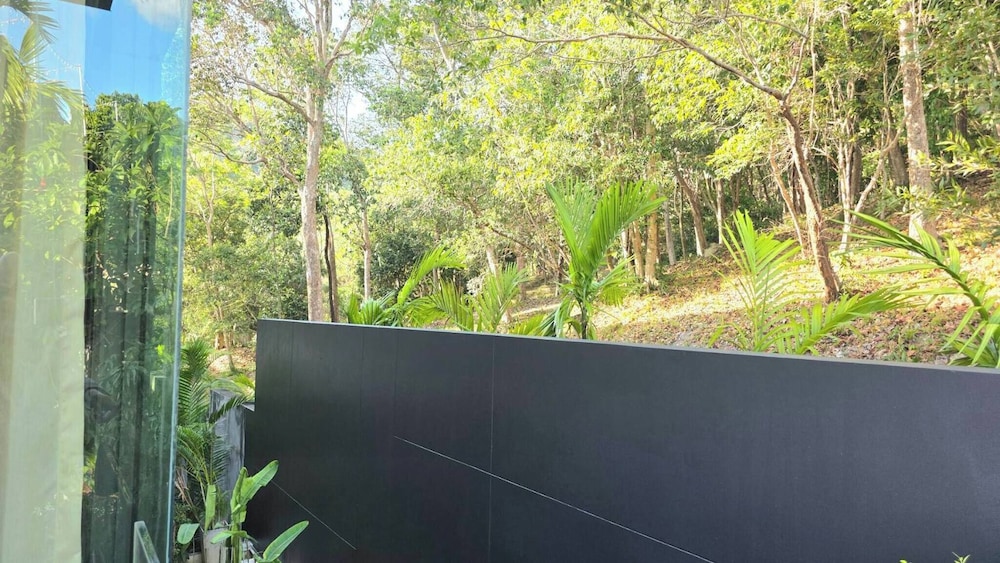Room-a301- 1 Bedroom Corner Condo Forest