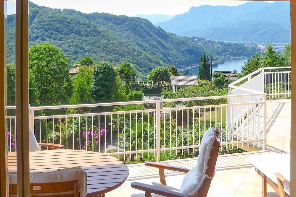 Stunning 4 bed Villa With Private Pool, Bbq, Wifi, Lake Views, Walking Distance to Restaurant view 5