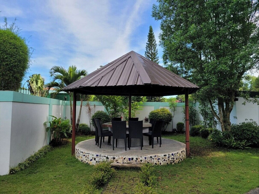 Jewelry Resort and Villas Tagaytay