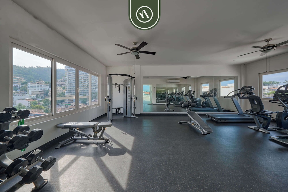 Amazing 1 BR Condo - Zona Romantica - Rooftop Pool