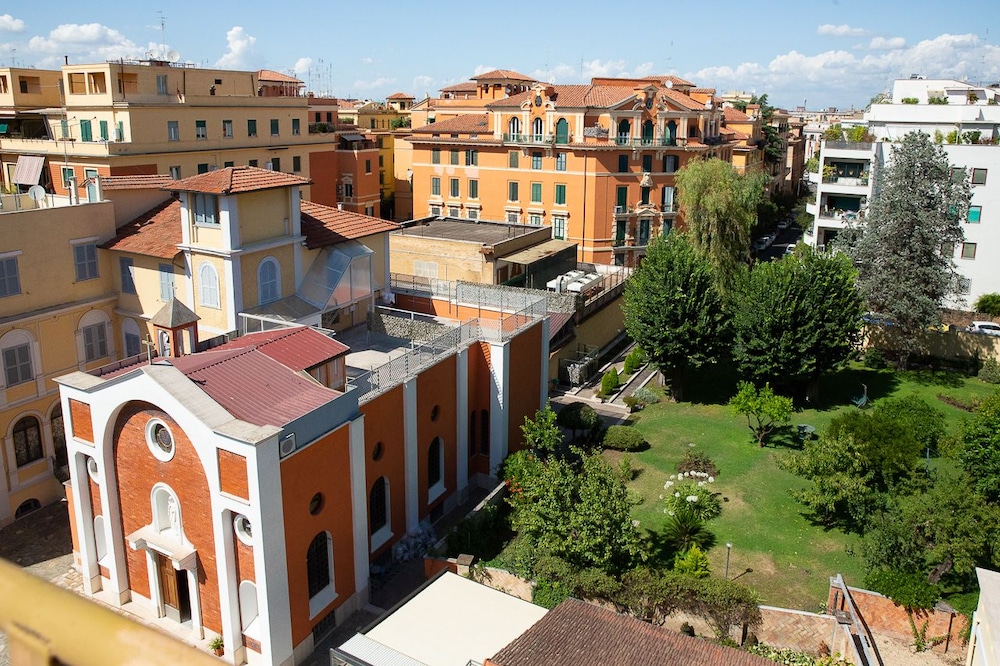 Room in Rome Isole