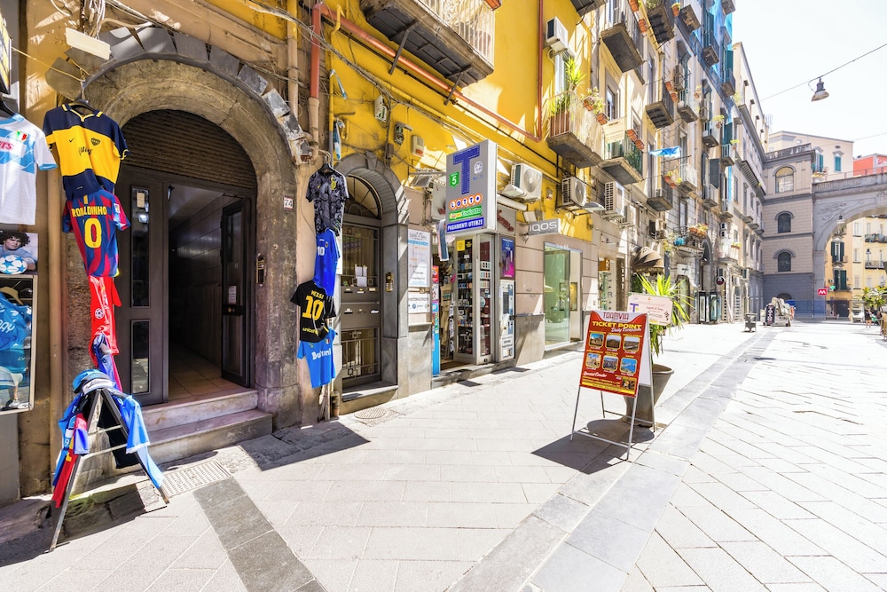 Chiaia Boutique Flat on Pedestrian Area by Napoliapartments