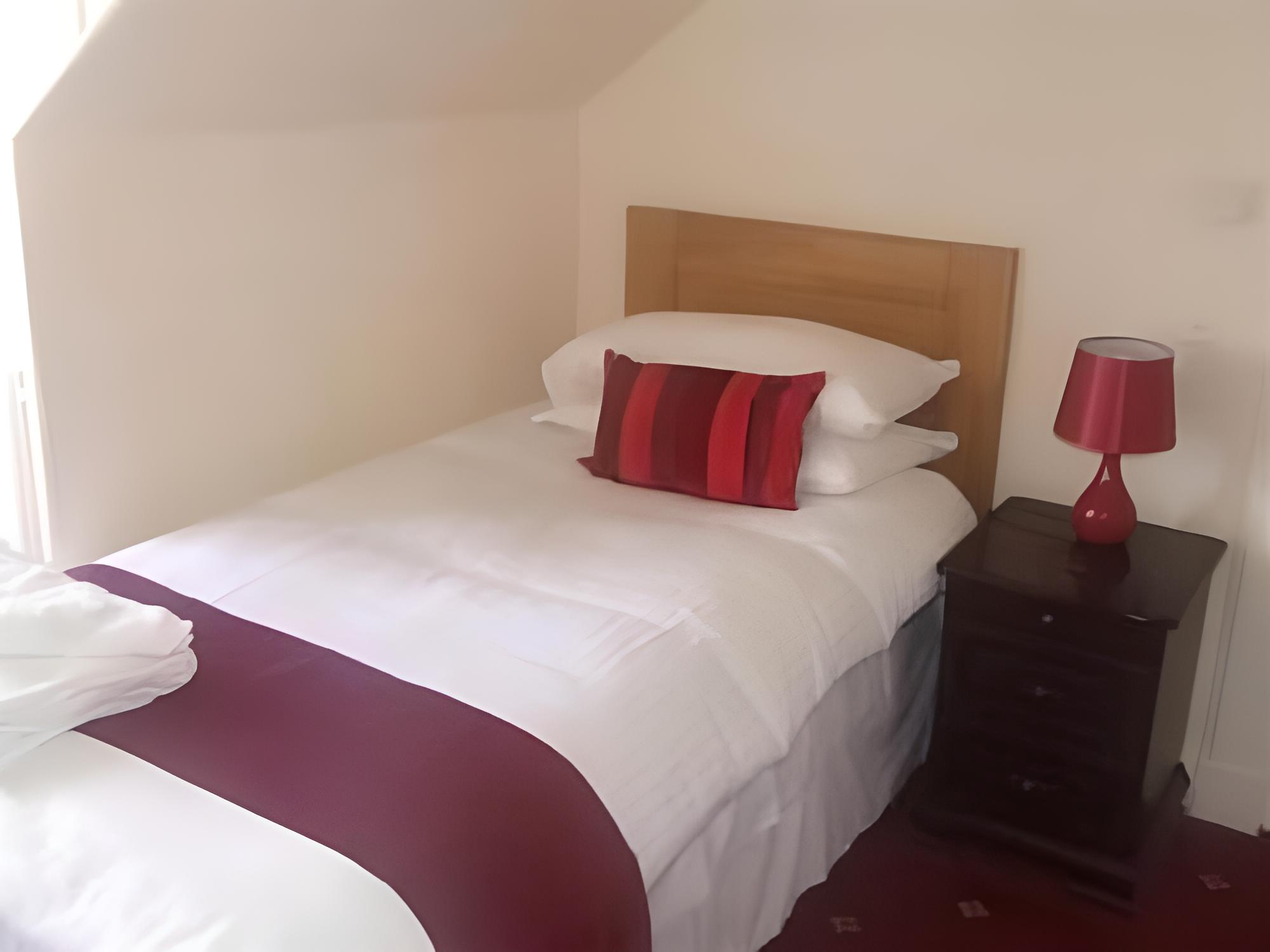 Hillside House Hotel & Restaurant
