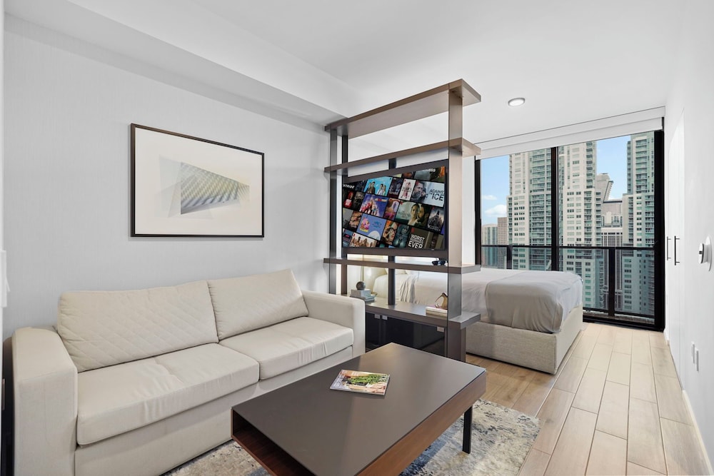 Bayfront Park King Studio with Bay View