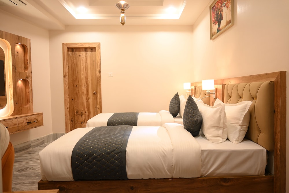 Hotel Kashi Crown