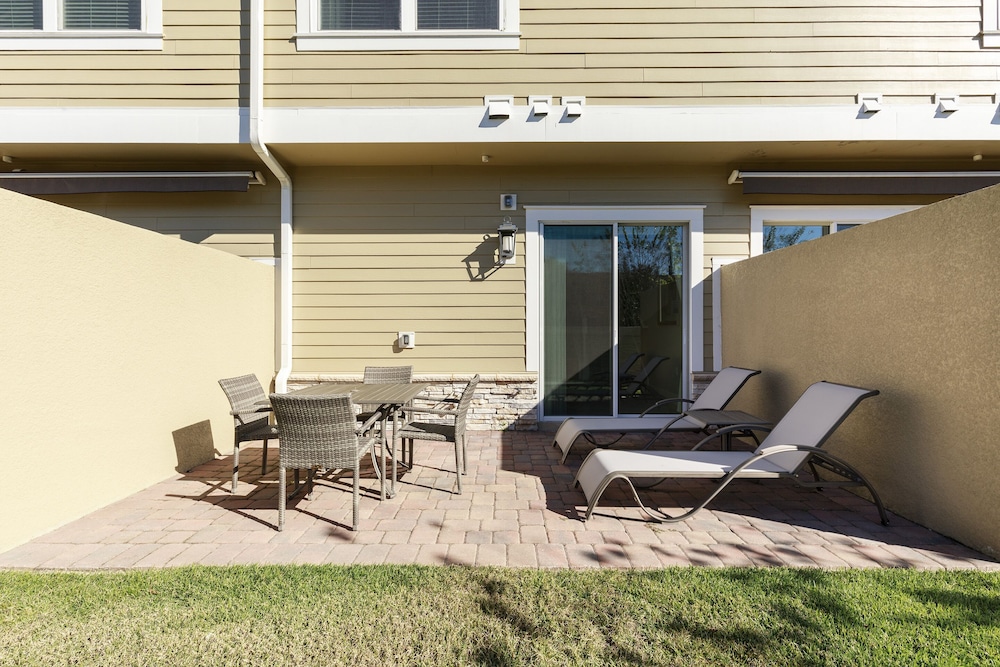 Summerville Vacation Homes by Columbia Management