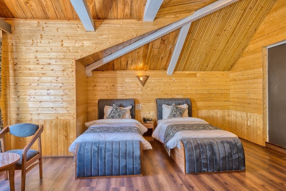 Xenious White House Eco Resort