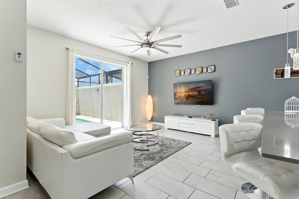Comfort Stay With Pool Near Attractions