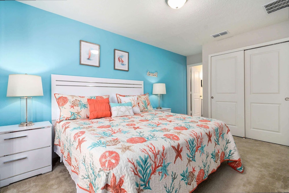 Modern 4BR Townhome Near Disney in Gated Resort