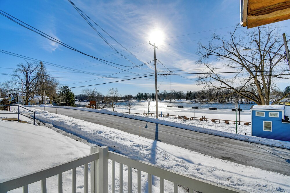 Marina Views, Walk to Dining: Oswego River Escape!