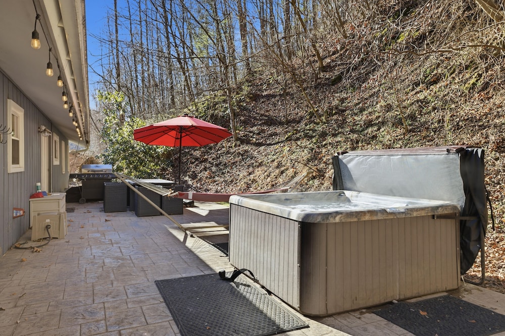 Smokin' Blue Villa 3 Bedroom Home