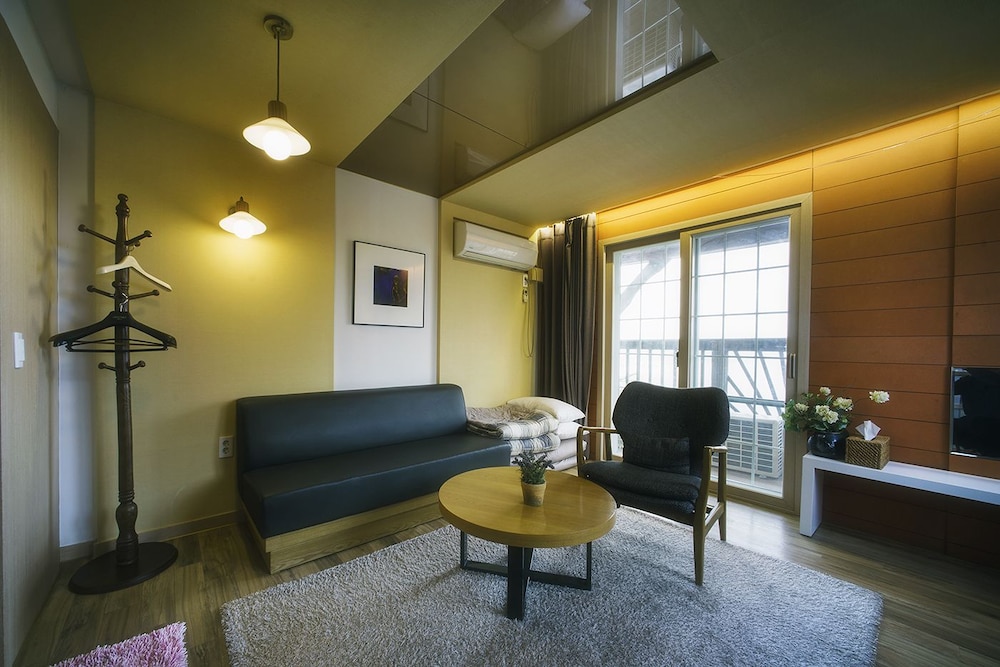 Tongyeong MongDol House