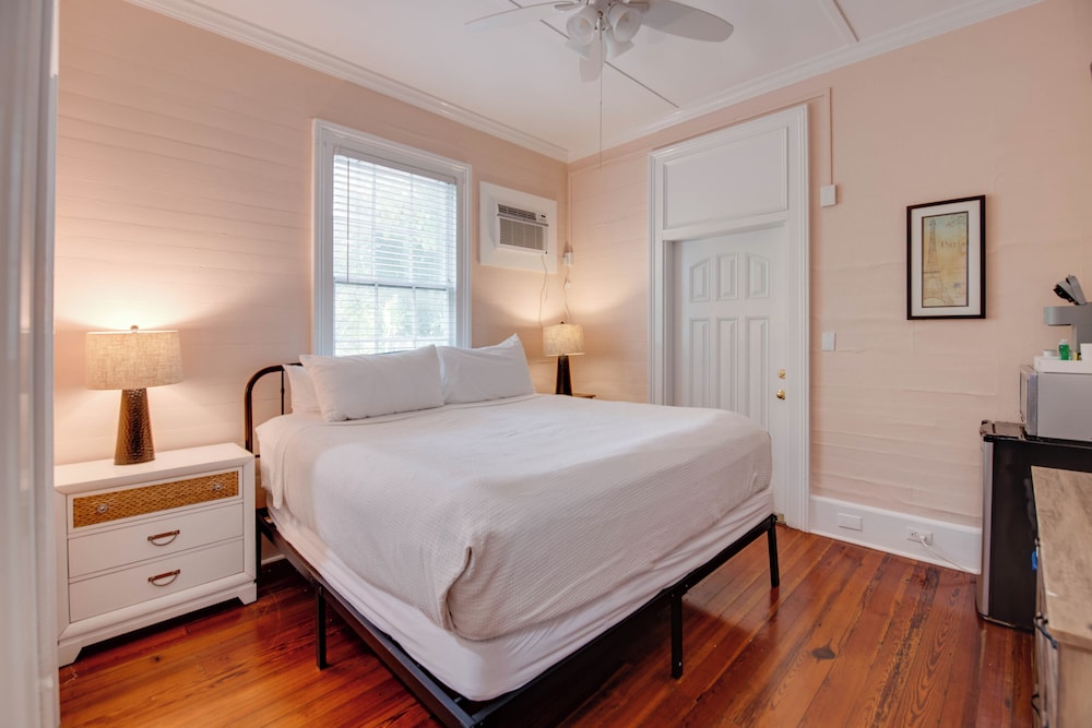 Banana's Foster Guesthouse
