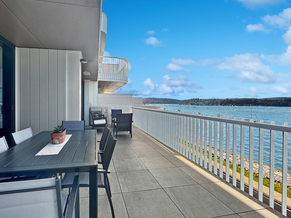Deluxe 3-bed Unit With Views