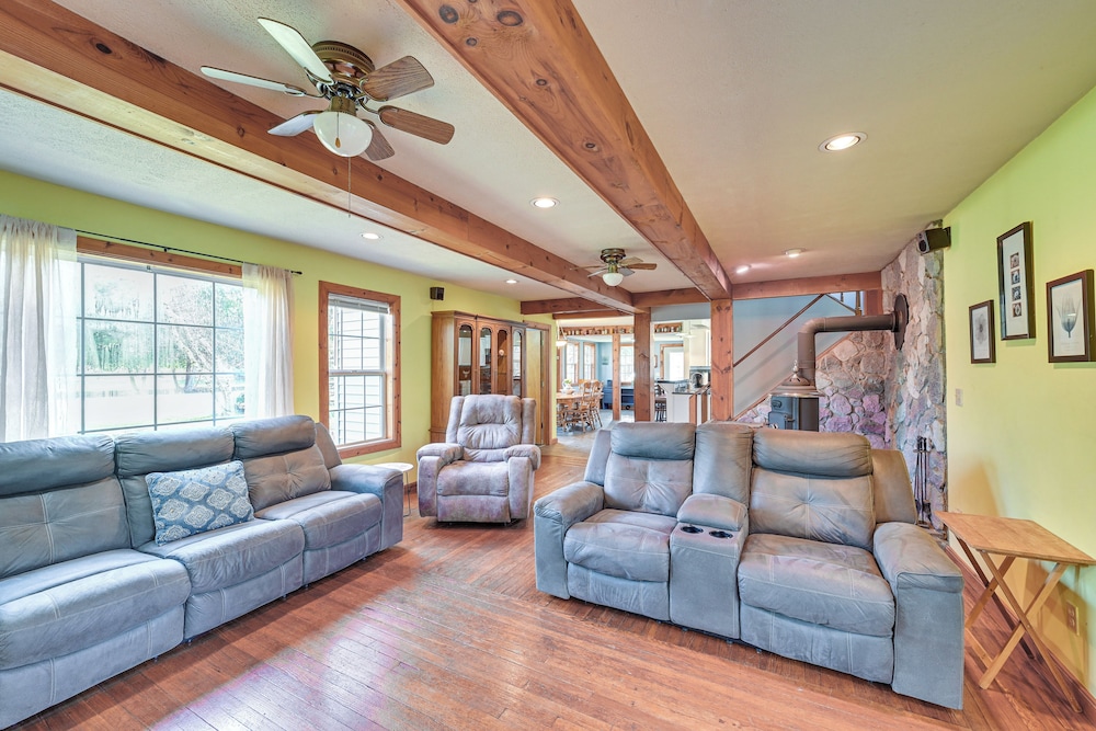 6-acre Family-friendly Getaway in Niles!