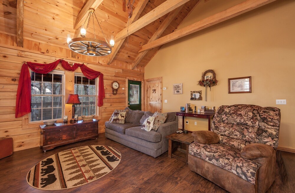 Sleepin' Inn 2 Bedroom Cabin by RedAwning view 5