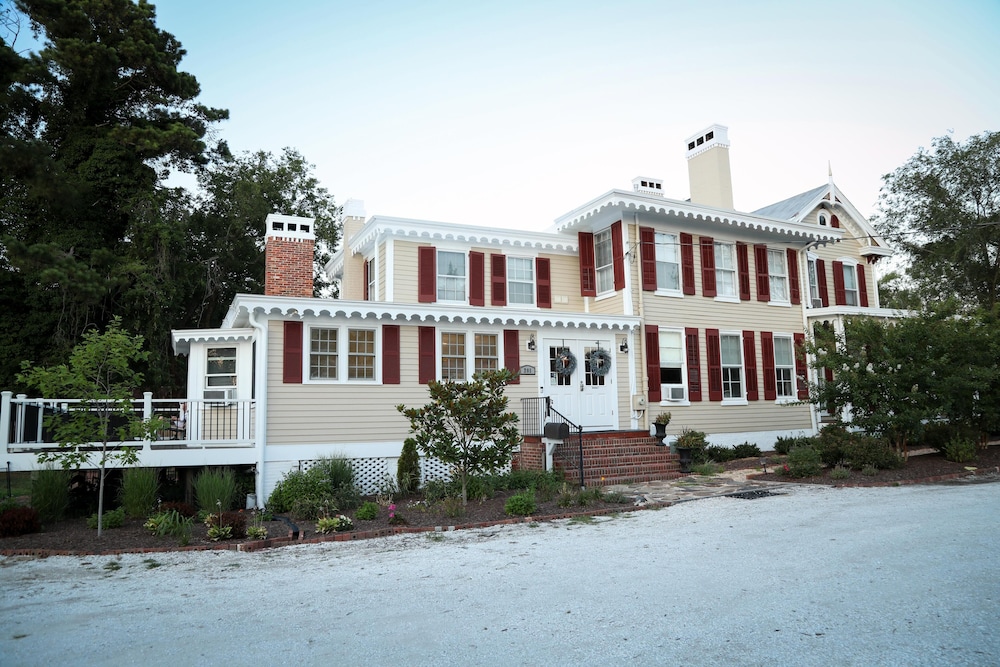Cypress River Inn & Spa