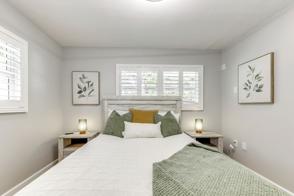 3 Mi to Shore: Couples Getaway in Lighthouse Point