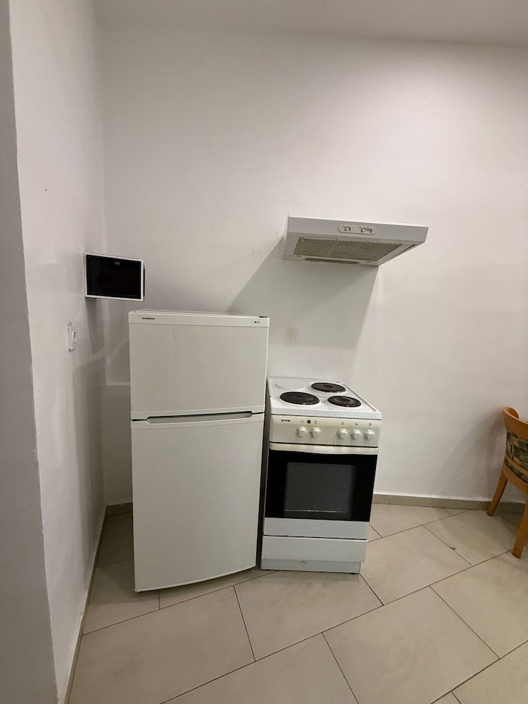 Budget 1BR Apt Close to Westbahnhof