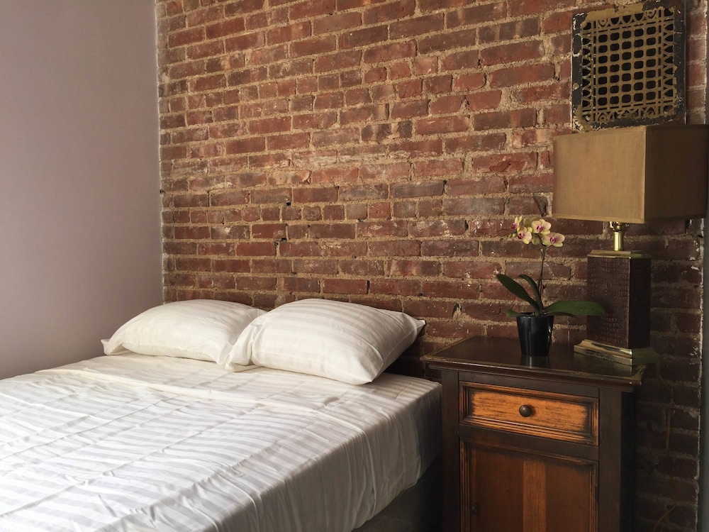 The Melva Inn - Harlem