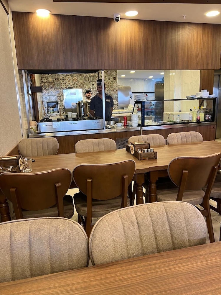 E5 Park Hotel - Image 39