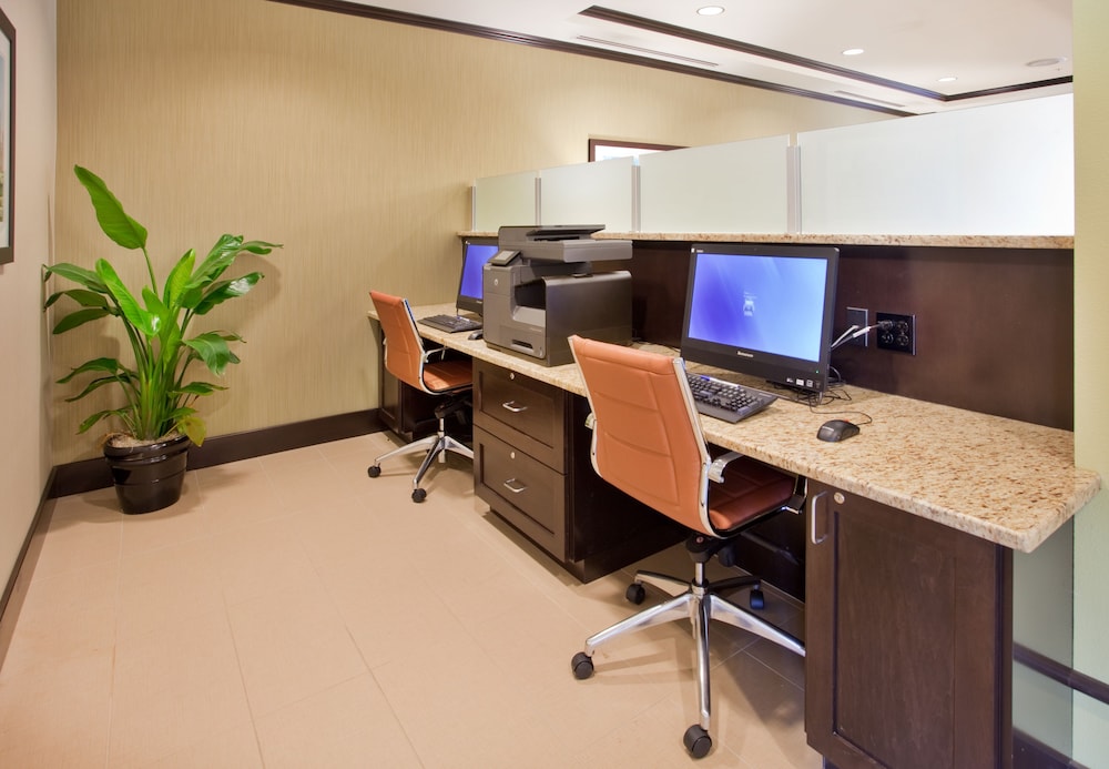 Holiday Inn Express Hotel  Suites St. Joseph, an IHG Hotel - Property Image 10