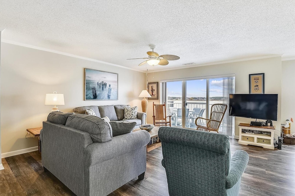 Harbour Island 403l 2 Bedroom Condo by RedAwning