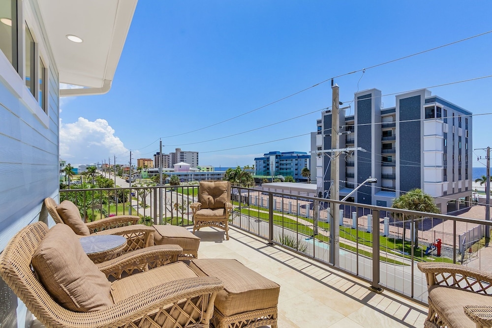 319 Bay & Beach Blessings: Pool Home W/ Water Views! 4 Bedroom Home