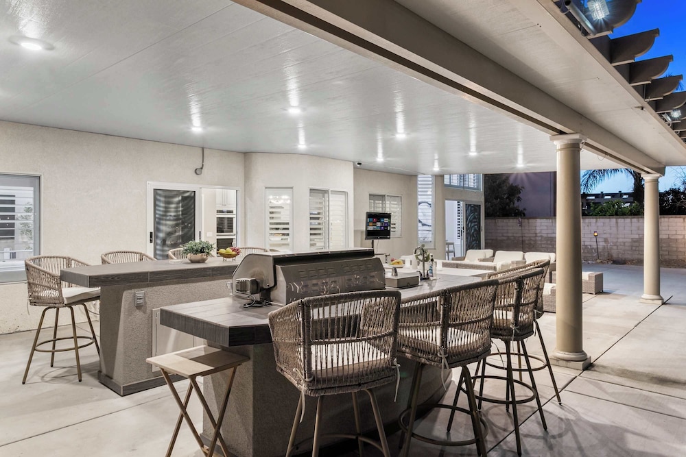 Luxury Pool Home w Theater Games & Mountain View