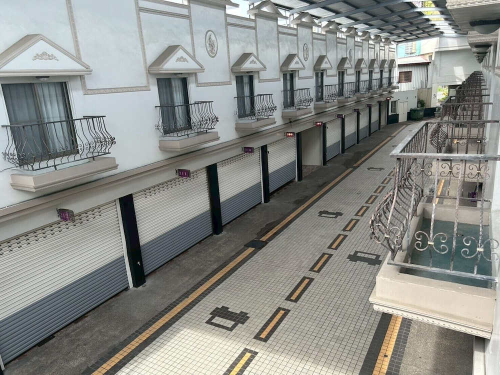 Eiffel Motel