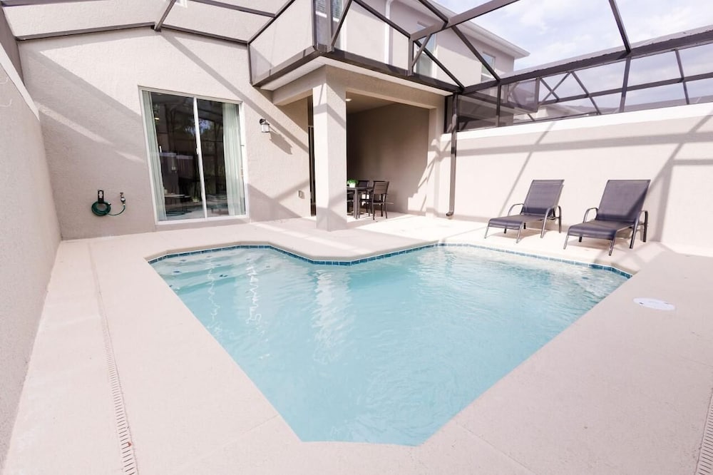 2489 RT - Ultimate Townhome Oasis With Pool