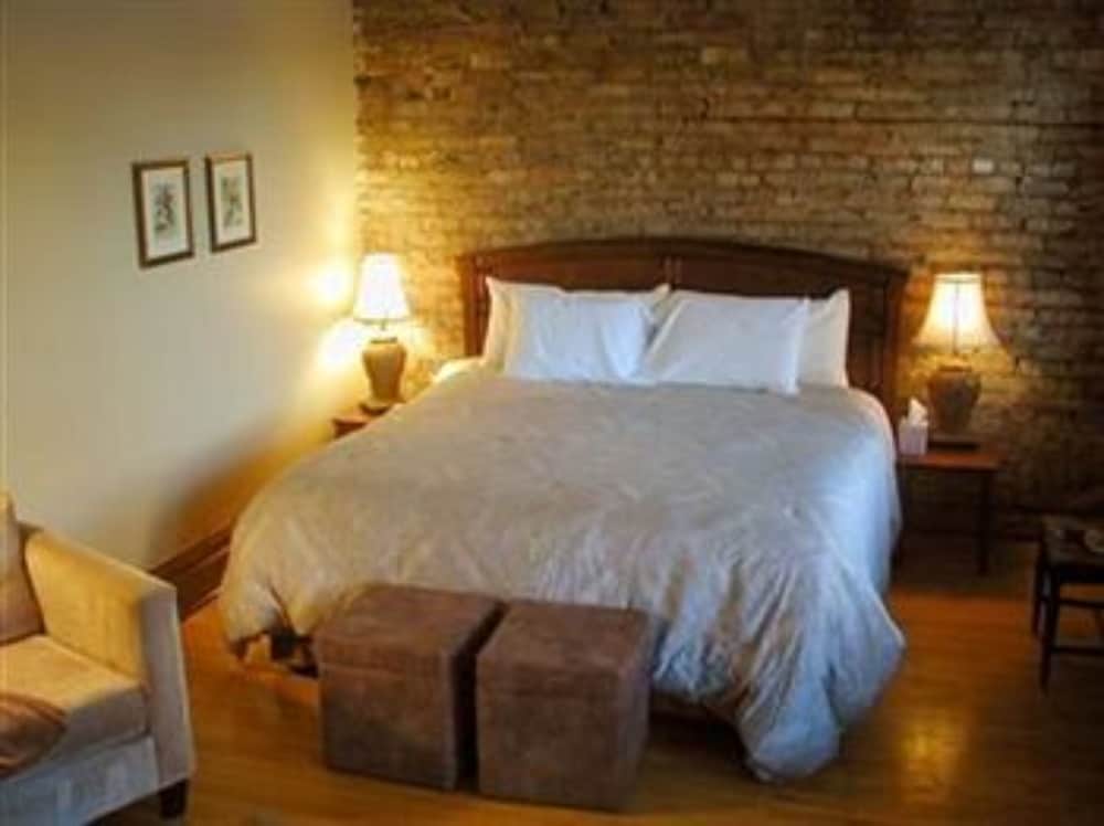 Old Chicago Inn