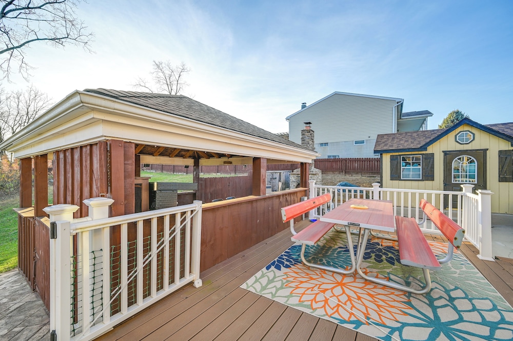 Large Family Home: 5 Mi to Dtwn Hagerstown!