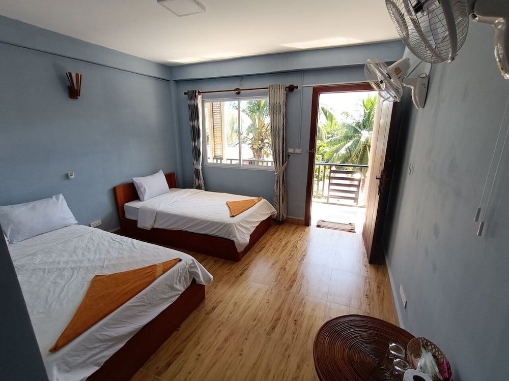 Roomy Guesthouse view 5