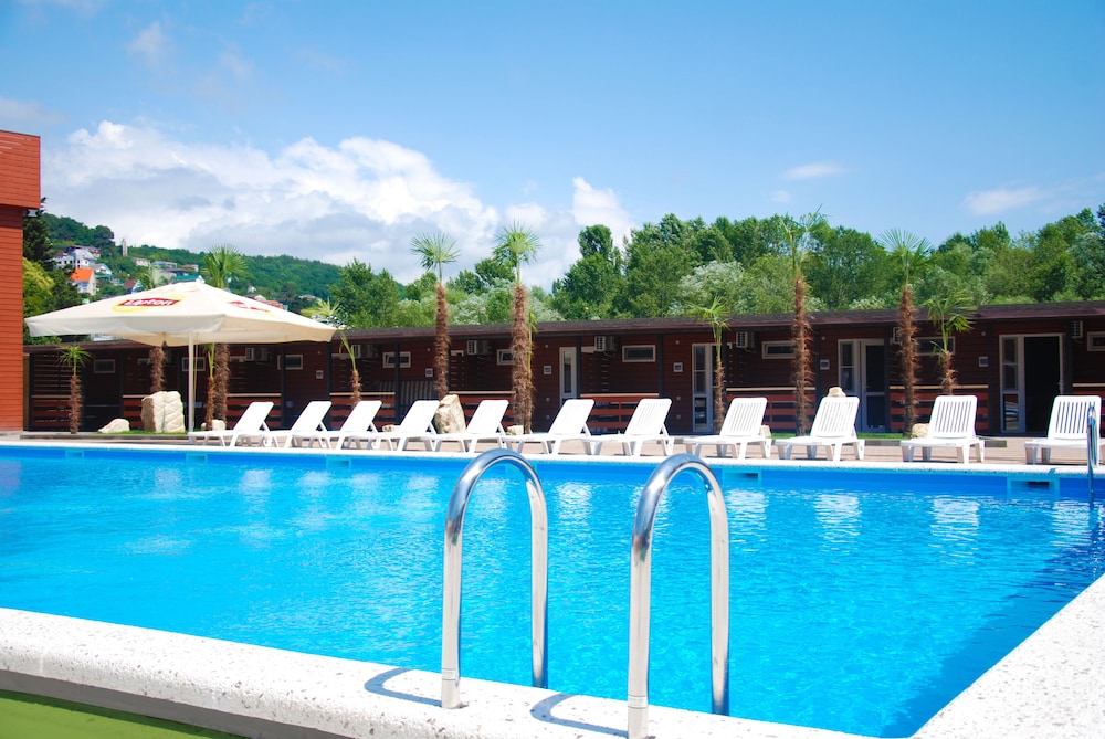 Peak Season Hotel