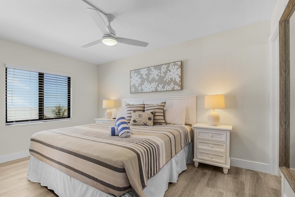Seaside 209: Oceanview 2br/2ba Condo With Pool, Steps To Beach 2 Bedroom Condo