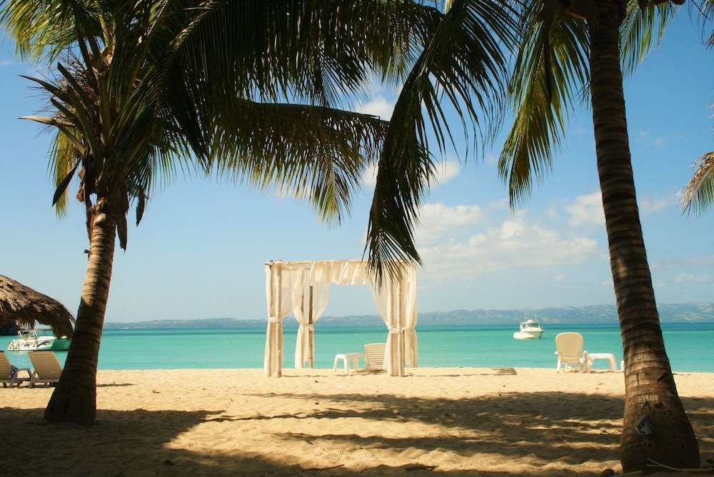 Abaka Bay Resort