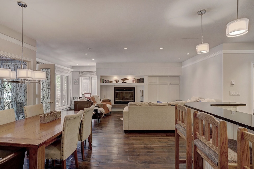 2721 Chateaux DMont by RedAwning