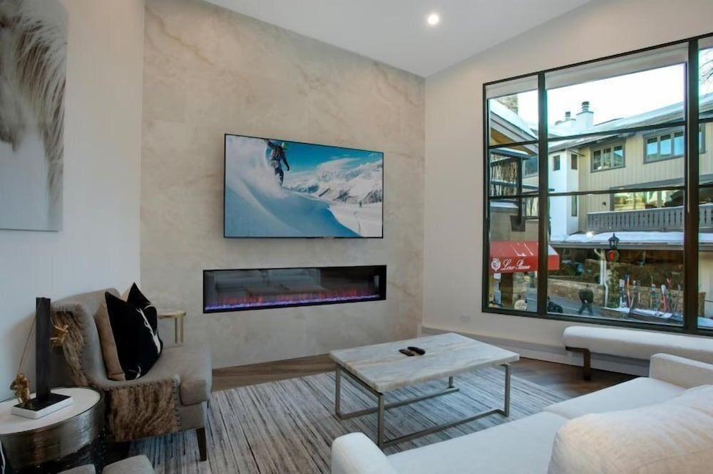 Diamond-rated 2BR Condo in Heart of Vail Village - Center Place