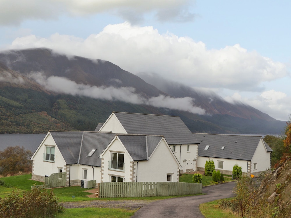 Lochside, 1 The Corries
