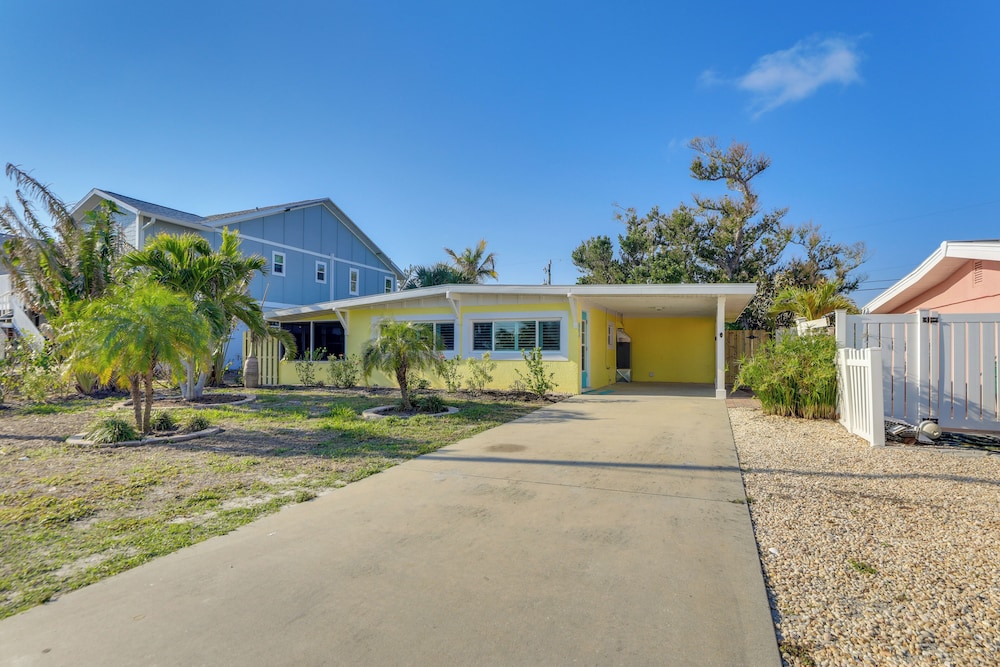 Walk to Beach: Pet-friendly Oasis on Manasota Key!
