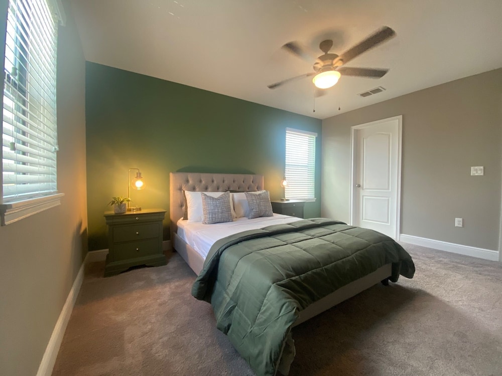 Balmoral Resort-166kb 4 Bedroom Home by RedAwning view 4